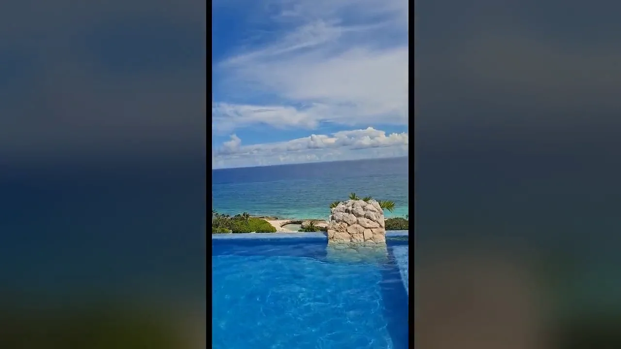 Piscina do hotel